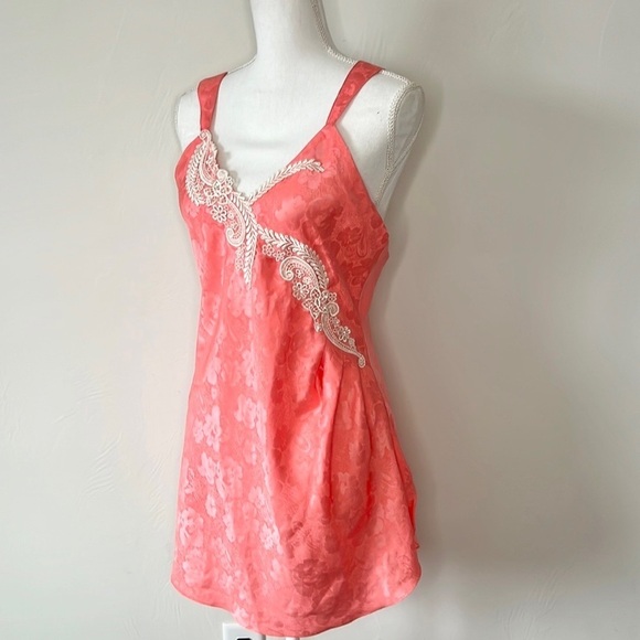 Victoria’s Secret Gold Label Slip - Picture 4 of 6